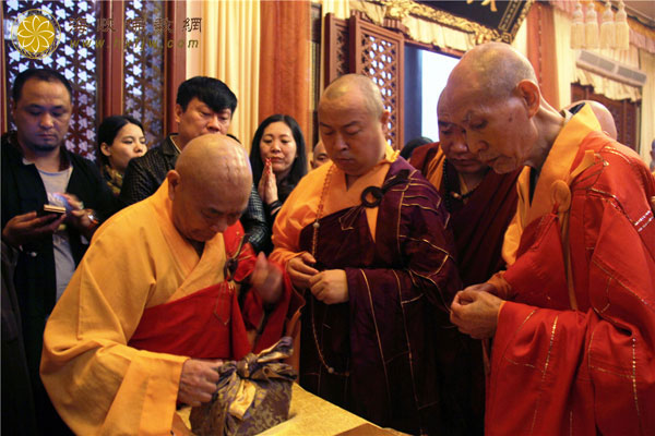 柬埔寨王国隆重恭迎本焕长老舍利安奉仪式启动