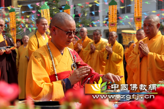 �ӱ�����̧ͷ����¡�ؾ�����ʥ��������������